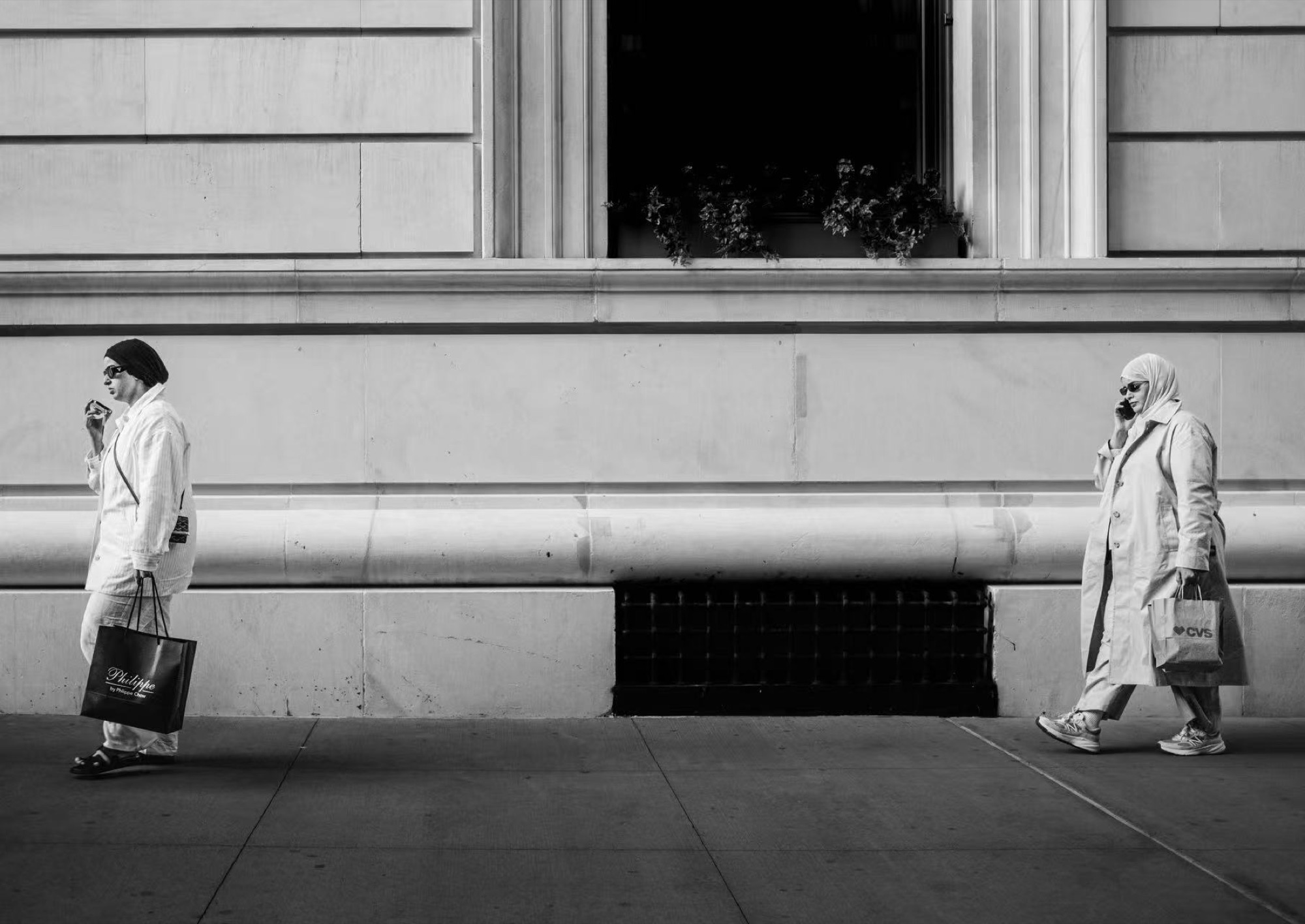Splits — street photograph by Harley Zhong